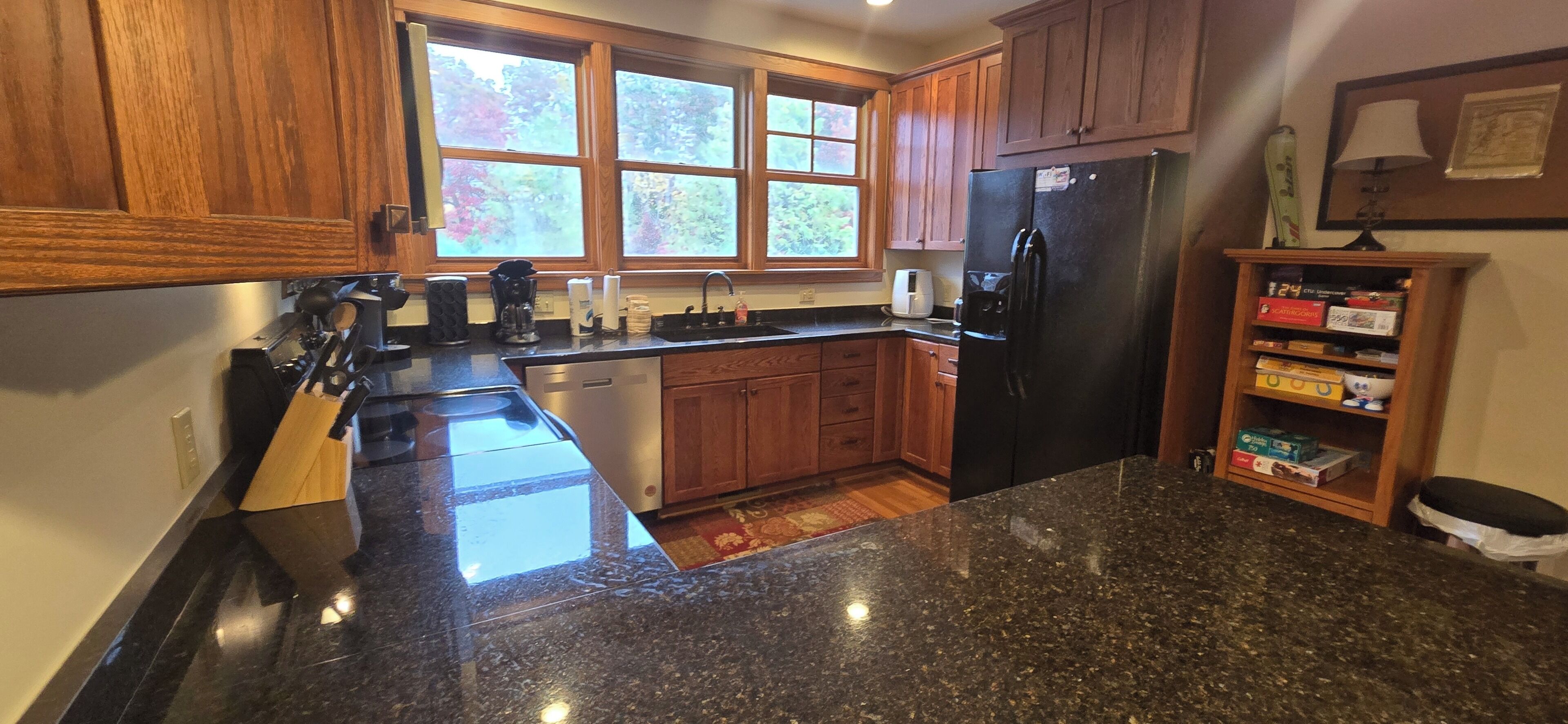 ثلاجة، ميكروويف، فرن، موقد طهي مسطح