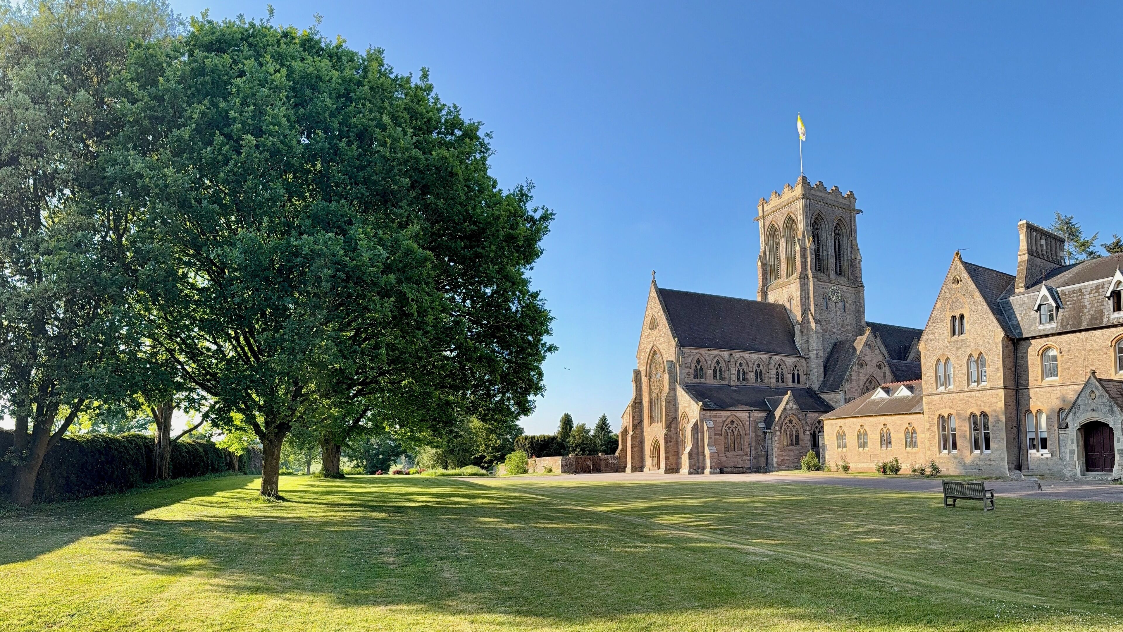 Vista frontal de la propiedad