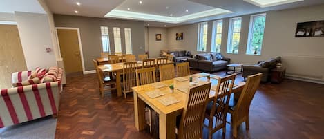 Päivittäinen mannermainen aamiainen (5 GBP per henkilö)