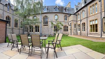 Kamar Double atau Twin Comfort, pemandangan kebun | Teras/patio