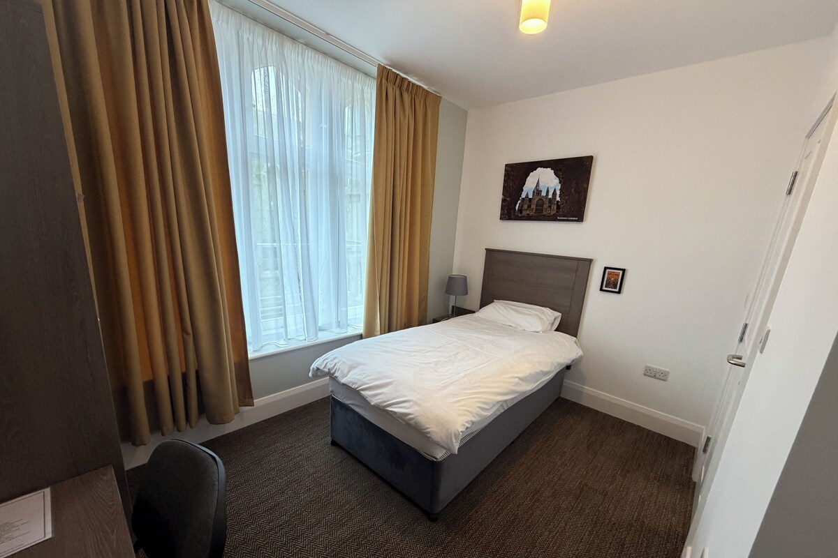 Comfort Single Room, Non Smoking | Pillowtop beds, desk, laptop workspace, WiFi (free)