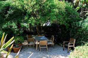 屋外ダイニングエリア