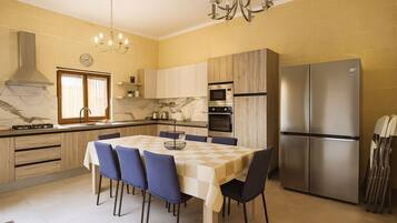 雪櫃、微波爐、焗爐、爐具