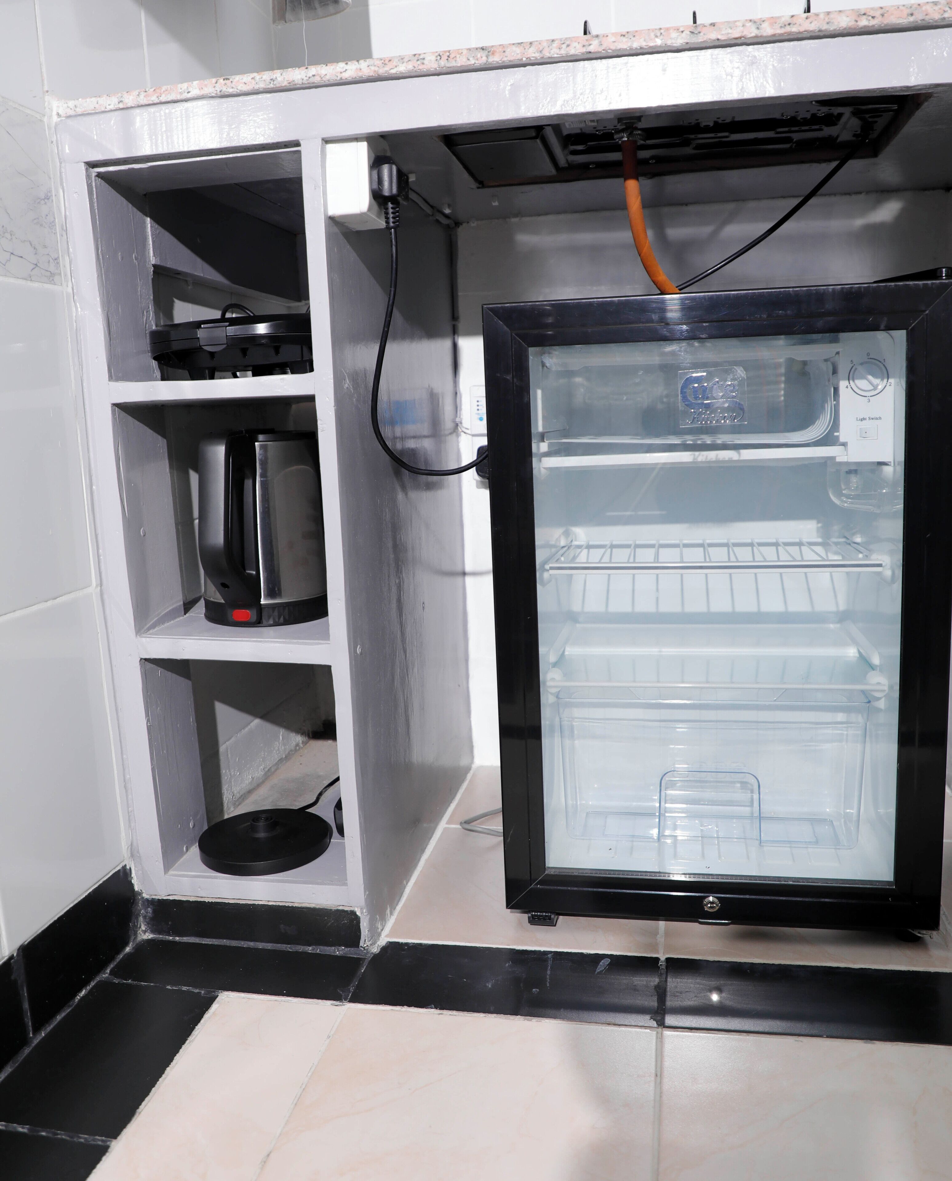 小冰箱、微波爐、爐台、鍋具/餐盤/廚房用品