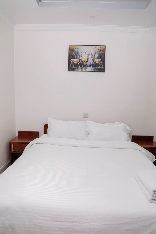 Perhesviitti | Työpöytä, kannettavalle tietokoneelle sopiva työtila