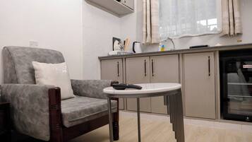 Desk, laptop workspace, iron/ironing board, free WiFi