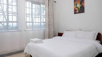 Standard Suite | Desk, laptop workspace, iron/ironing board, free WiFi