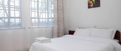 Standard Suite | Desk, laptop workspace, iron/ironing board, free WiFi