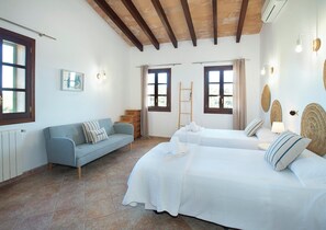Iron/ironing board, WiFi, bed sheets - Sa Cova d'es Pujol - Four Bedroom Villa, Sleeps 8 (Felanitx)