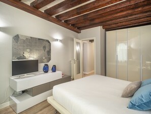 1 多间卧室、熨斗/熨衣板、免费 WiFi、床单