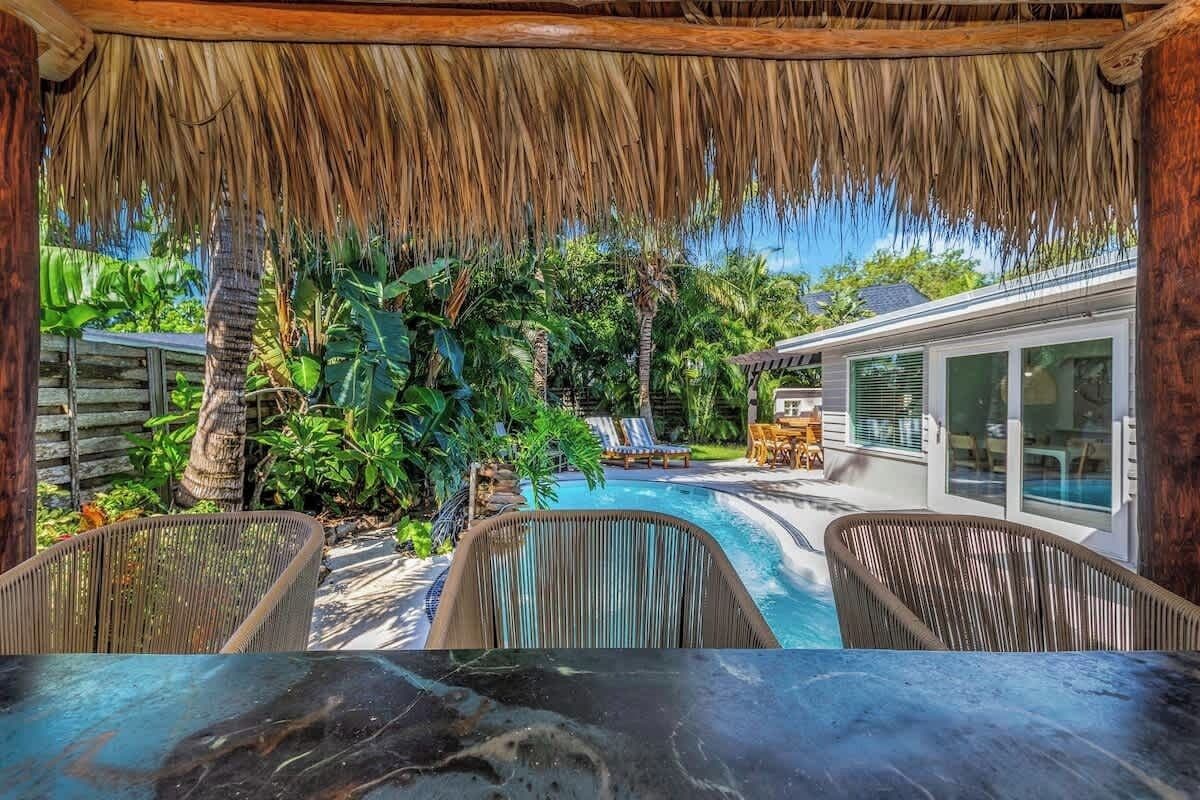 Alberca al aire libre y alberca climatizada