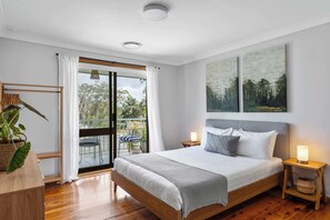 Iron/ironing board, travel crib, WiFi, bed sheets