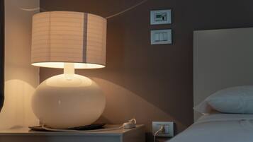 Decoración personalizada, muebles diferentes y cortinas blackout