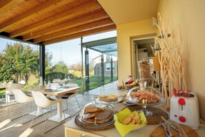 Daily buffet breakfast (EUR 10 per person) - Magrine Castelfranco Veneto  (Castelfranco Veneto)