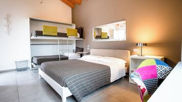 Quadrupla Comfort, patio, vista giardino | Copriletto in piuma, materassi a doppio strato, con stile personalizzato