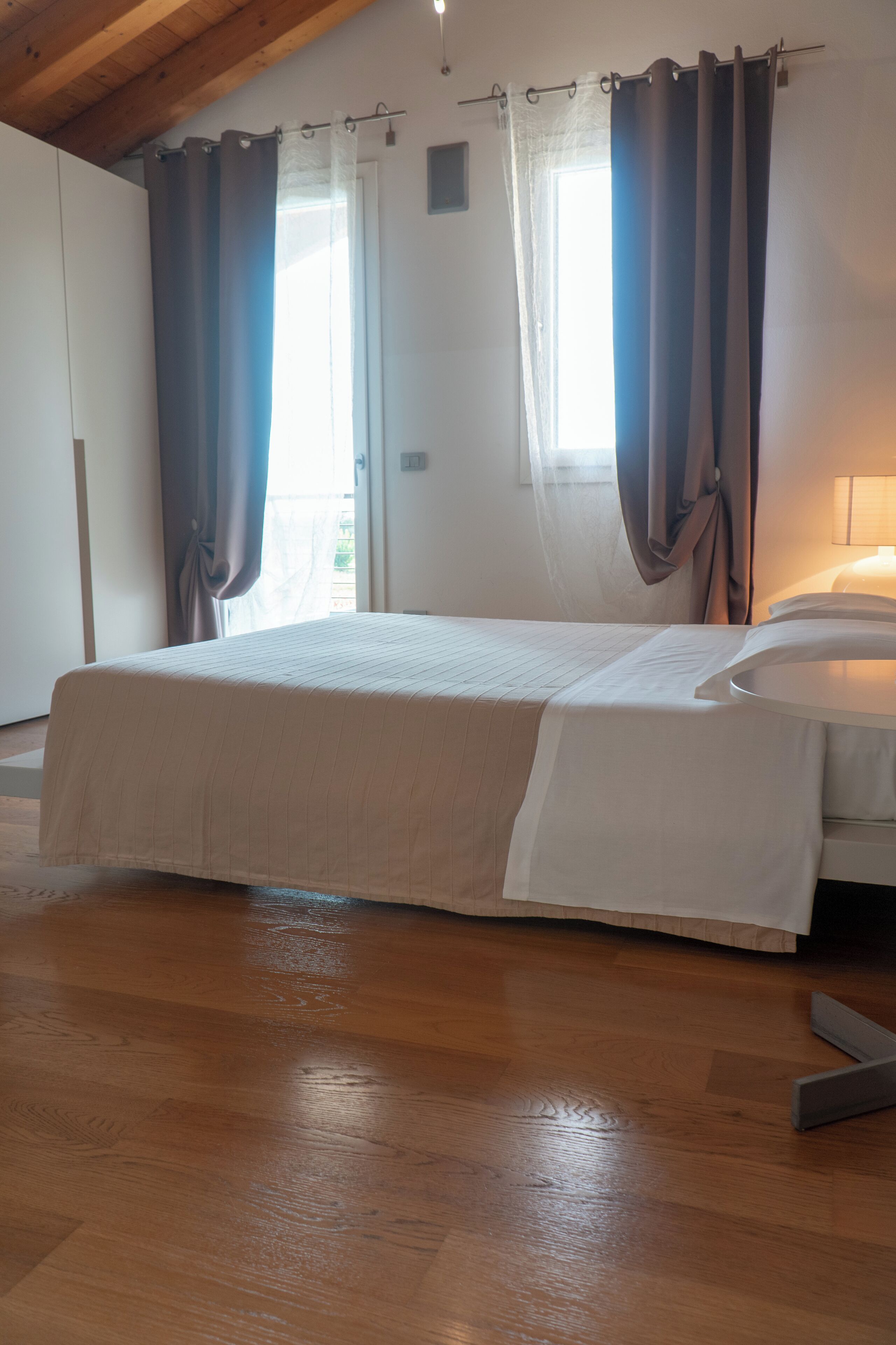 Chambre Double, salle de bains privée, vue jardin | Couette en duvet d'oie, surmatelas, décoration personnalisée