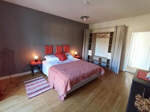 1 chambre, fer et planche Ă repasser, Wi-Fi, draps fournis