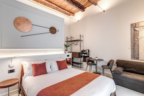 Superior Room, Balcony, City View | Desk, laptop workspace, free WiFi - Residenze Piazza Dante (Naples)