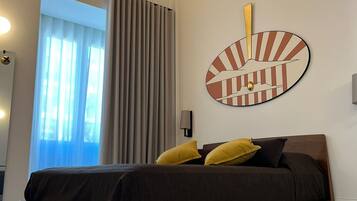 Tripla Deluxe, balcone, vista città | Una scrivania, postazione laptop, Wi-Fi gratuito