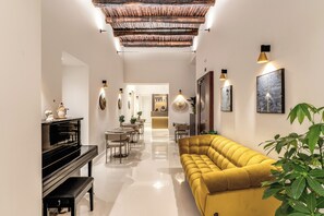 Interior detail - Residenze Piazza Dante (Naples)