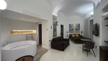 Quadrupla Executive, balcone, vista città | Una scrivania, postazione laptop, Wi-Fi gratuito