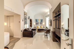 行政四人房, 阳台, 城市景观 | 办公桌、笔记本电脑工作区、免费 WiFi