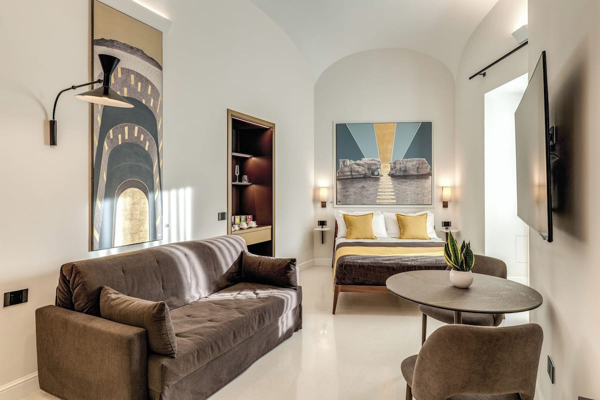 行政四人房, 阳台, 城市景观 | 起居区