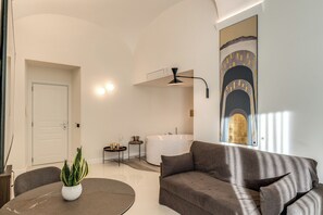 Executive Quadruple Room, Balcony, City View | Living area - Residenze Piazza Dante (Naples)
