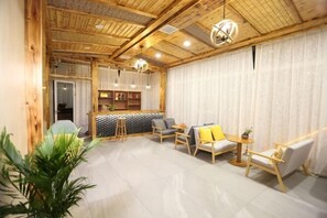 Interior - Zhangjiajie perch tree house (Zhangjiajie)