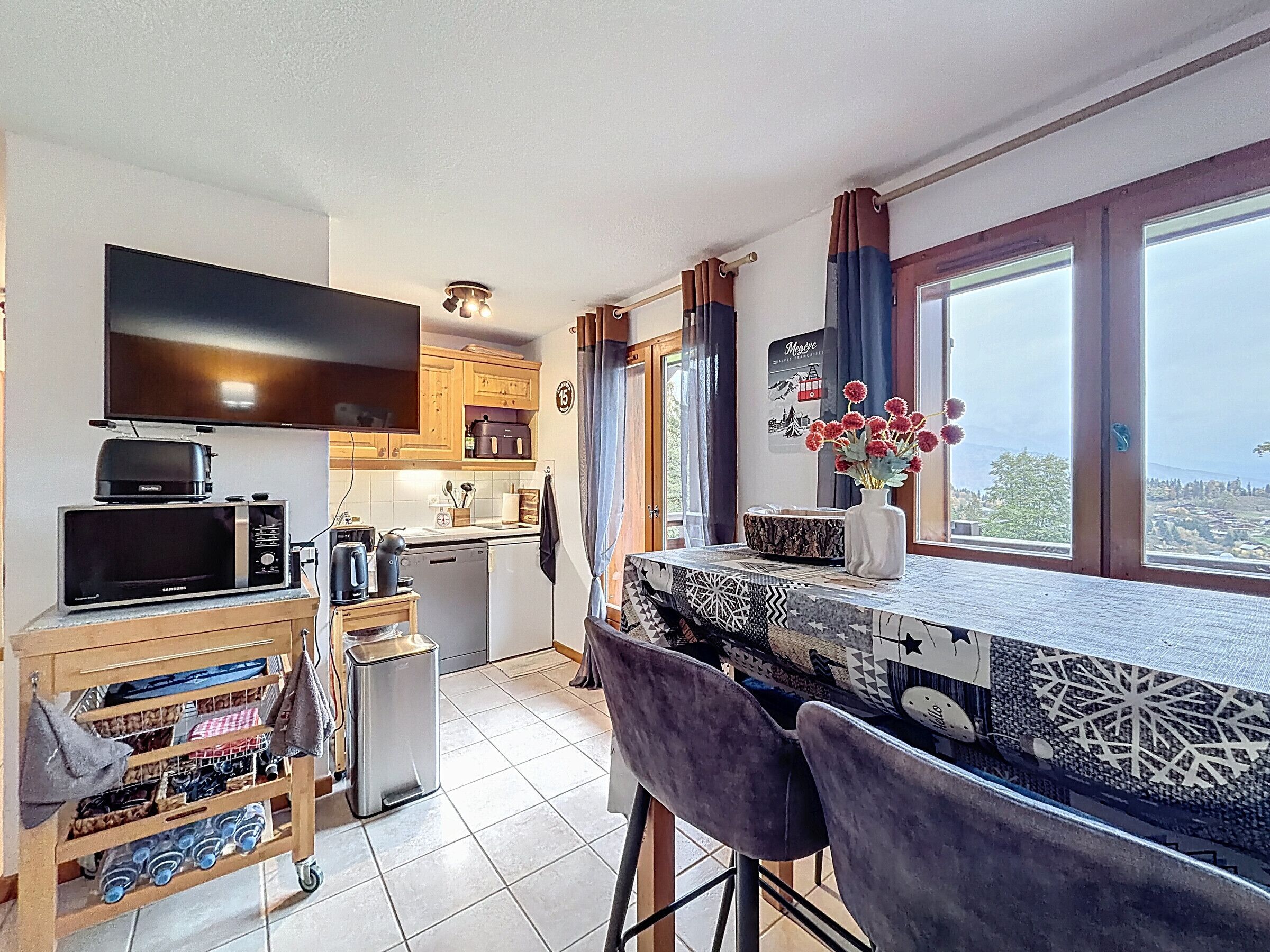 Microwave, stovetop, dishwasher, coffee/tea maker