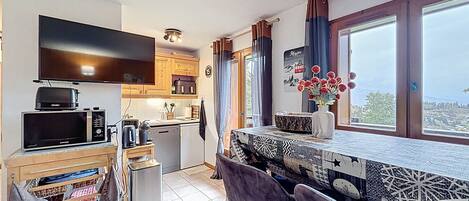 Mikrowelle, Herdplatte, Geschirrspüler