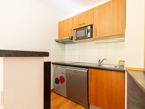 Geladeira, micro-ondas, lava-louças, cafeteira/chaleira