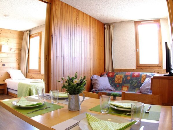 Dining - Divisible studio in Valmorel, 4 people, west balcony, optional parking (Valmorel)