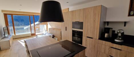 Refrigerador, microondas, horno y lavavajillas