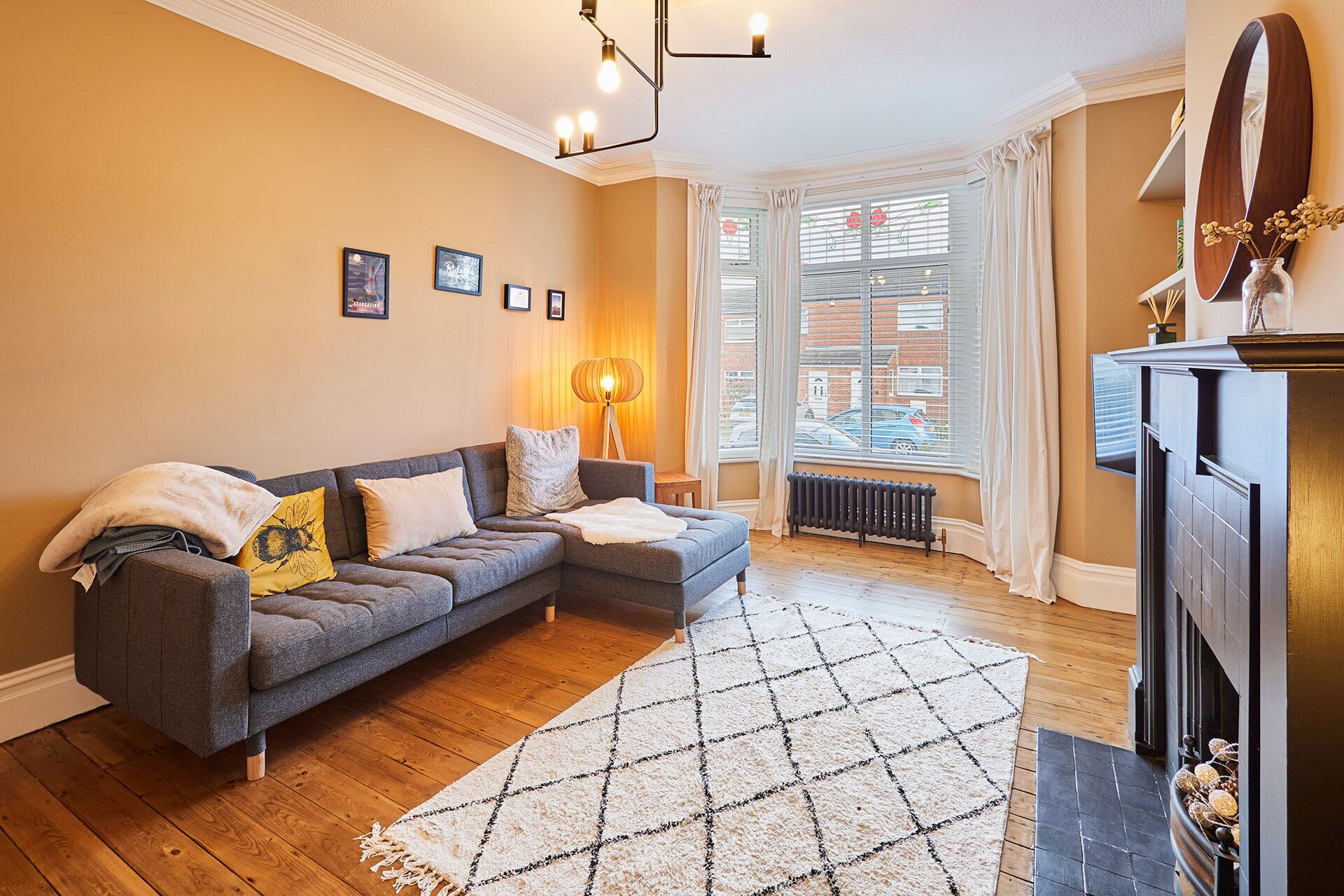 Télévision, cheminée