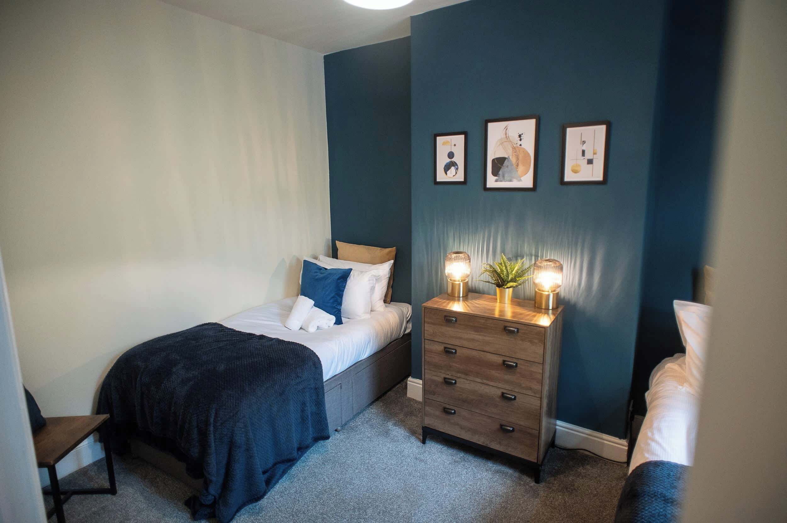 3 bedrooms, iron/ironing board, WiFi, bed sheets