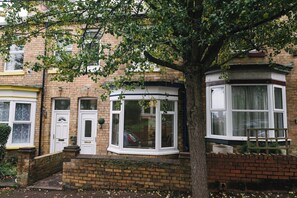 Exterior - Scarborough Escape – 3-Bed Home with Free Parking (Scarborough)