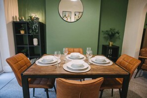 Dining - Scarborough Escape – 3-Bed Home with Free Parking (Scarborough)