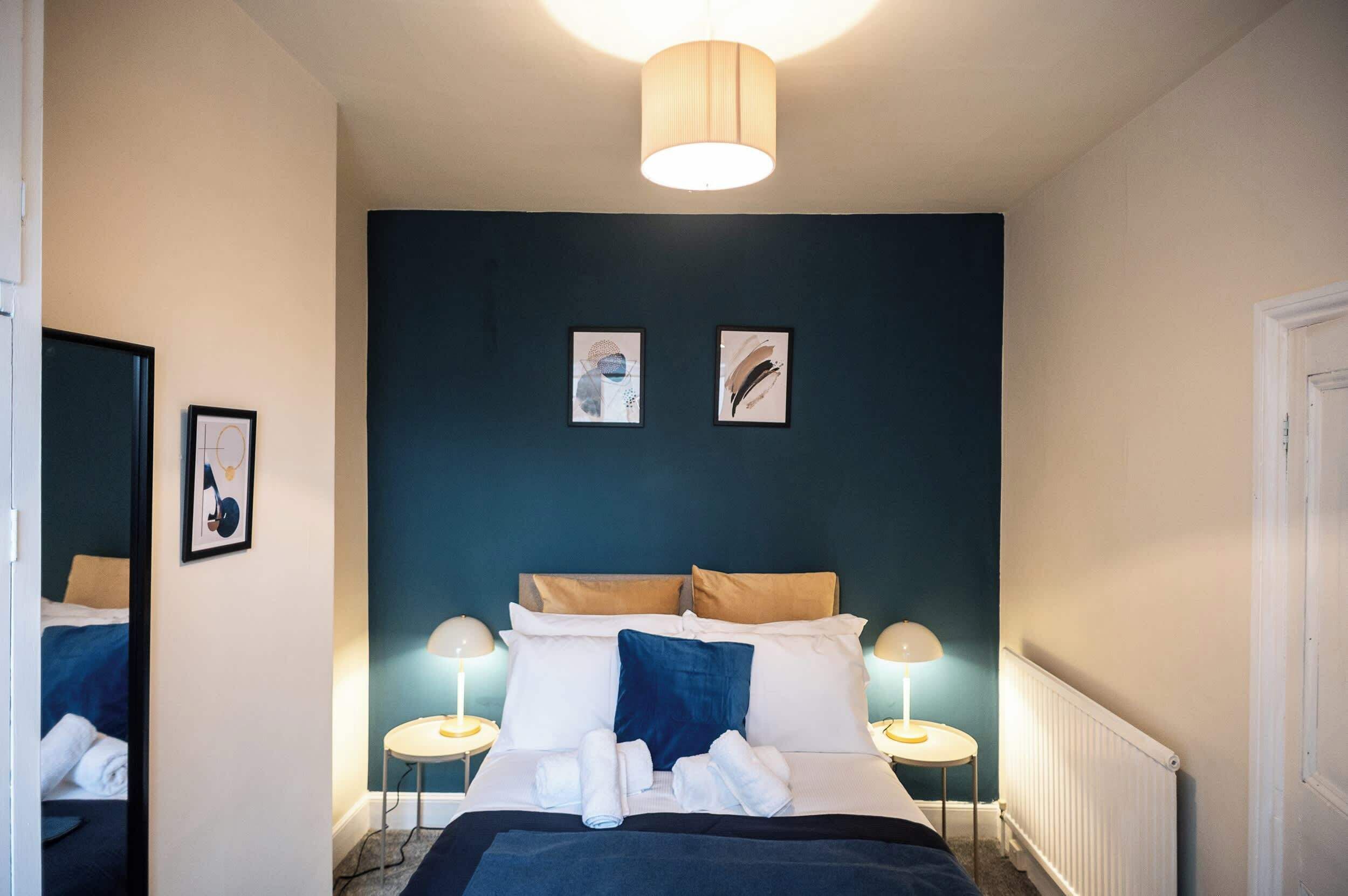 3 slaapkamers, een strijkplank/strijkijzer, wifi, beddengoed