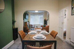 Dining - Scarborough Escape – 3-Bed Home with Free Parking (Scarborough)