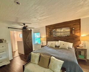 4 bedrooms, iron/ironing board, WiFi, bed sheets