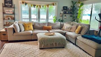 Smart TV, fireplace, DVD player, books