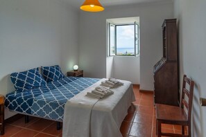 4 bedrooms, iron/ironing board, free WiFi, bed sheets - Family House - great view Horta Bay (Horta)