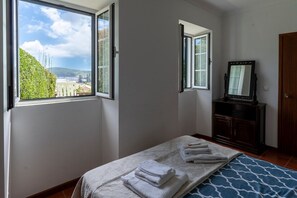 4 Schlafzimmer, Bügeleisen/Bügelbrett, kostenloses WLAN, Bettwäsche