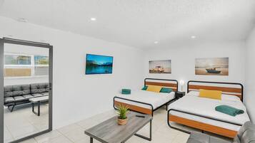 Tabla de planchar con plancha, cuna de viaje y wifi gratis