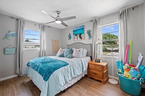 3 bedrooms, iron/ironing board, internet, bed sheets