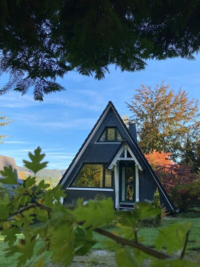 Holiday Home 'Nurdachhaus Sauerland' with Private Garden, Grill & Fire Pit