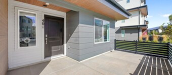  New townhome, quick freeway & public trans. access, swimming and pickleball.