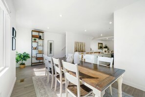 Dining - New townhome, quick freeway & public trans. access, seasonal pool & pickleball. (American Fork)