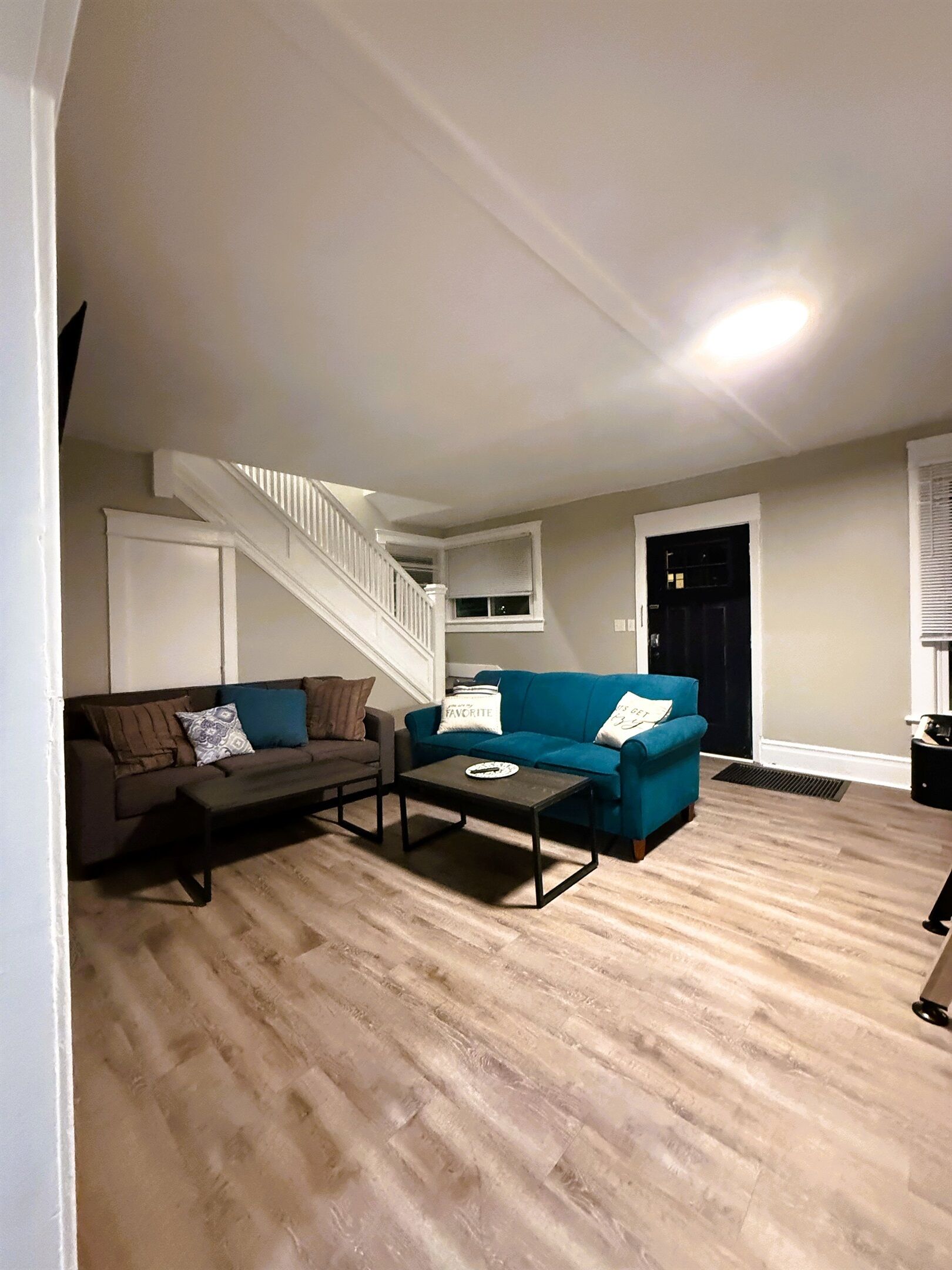 Smart-tv, bordsfotboll och kontor